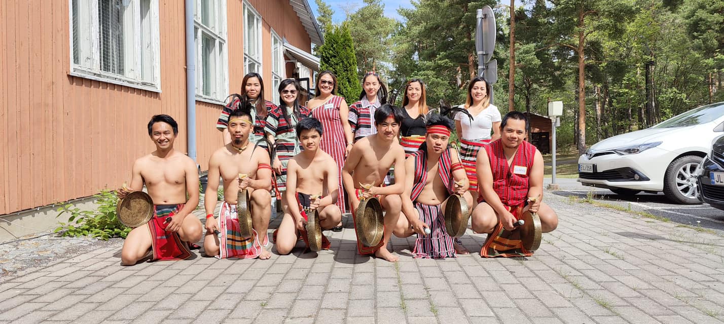 Yhteiskuvassa Bibak Suomi ry:n jäseniä